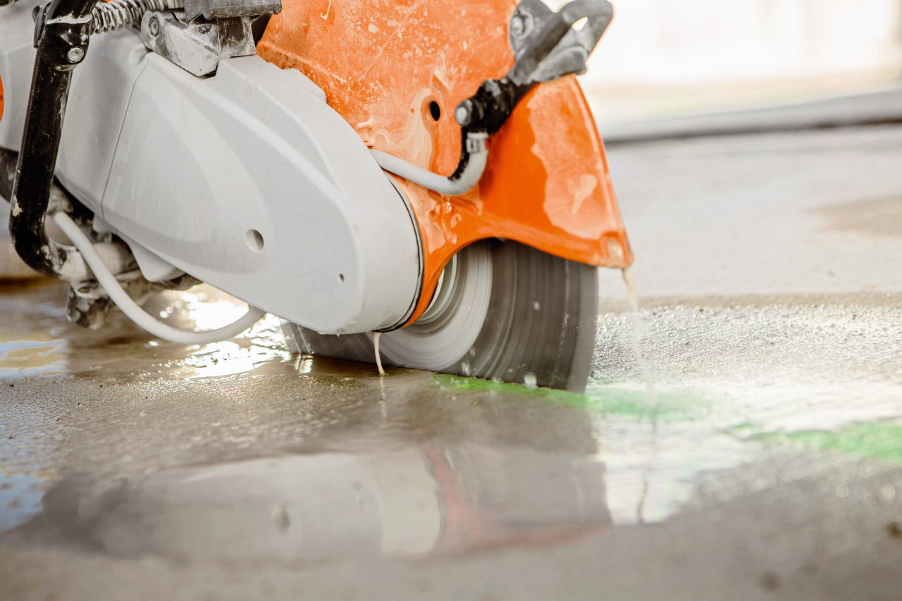 Découpeuse STIHL TS 440 avec disque diamanté en fonctionnement
