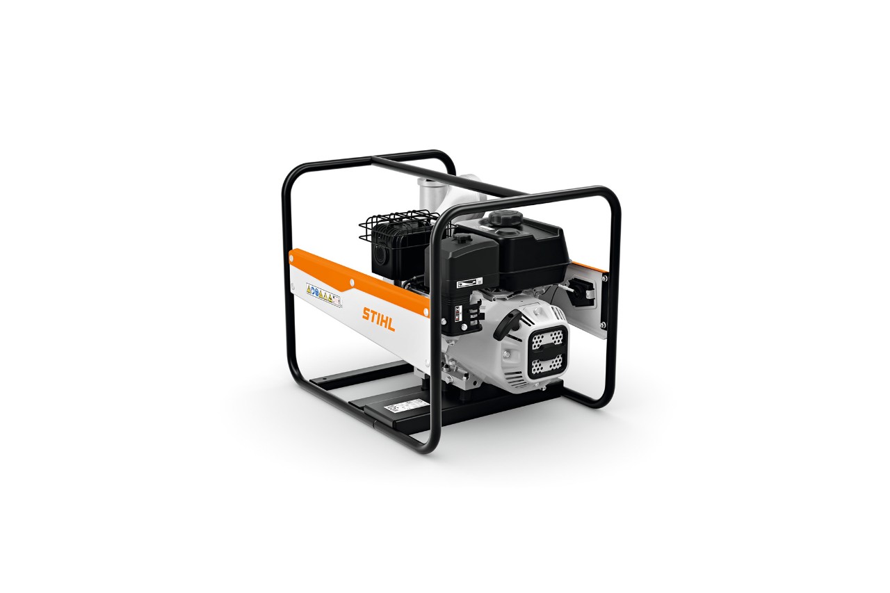 Pompe à eau STIHL WP 900 sur fond blanc