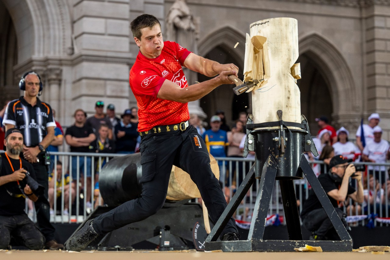 Pierre Puybaret dans l’épreuve de standing block chop